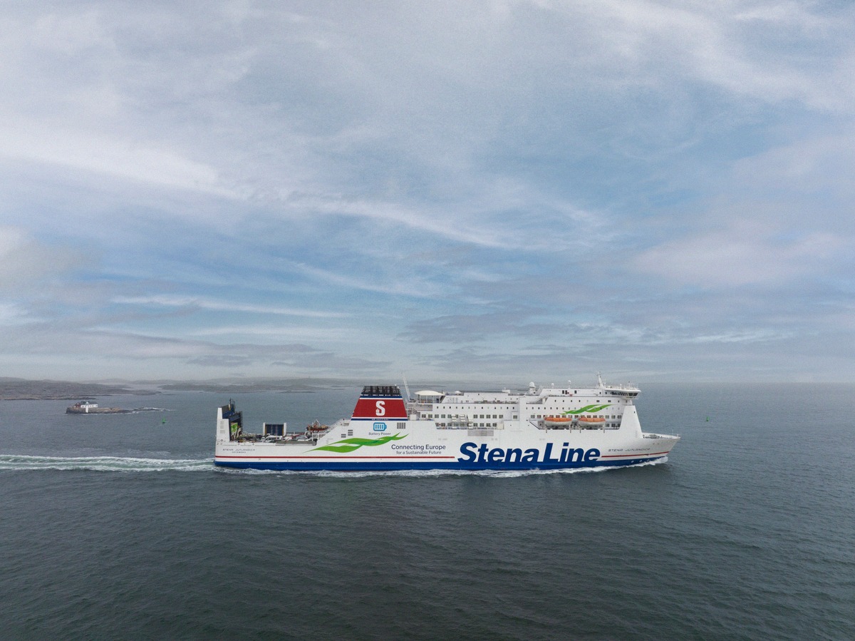Die Stena Jutlandica vor den Schären von Göteborg.
